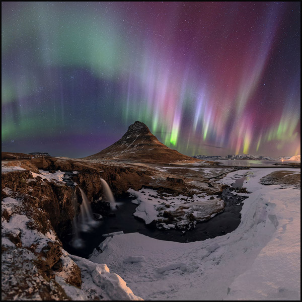 طوفان خورشیدی عظیم که در ۱۷ و ۱۸ مارس ۲۰۱۵ به زمین رسیدند این شفق‌های رنگارنگ را در ایسلند ایجادکردند.عکس از:Babak A. Tafreshi