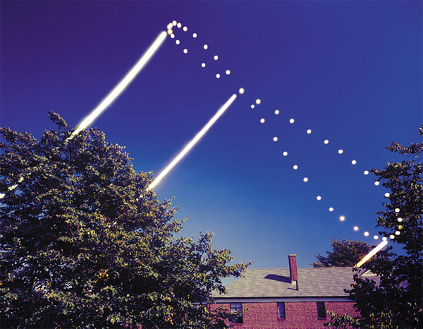 این تصویر آنالما حرکت خورشید را از فوریه ۱۹۷۸ تا فوریه ۱۹۷۹ نشان می‌دهد.عکس از:Dennis di Cicco