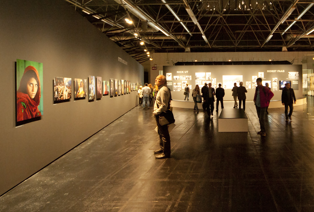 نمایشگاههای عکس از عکاسان تراز اول در جنب نمایشگاه فتوکینا . (عکس از علیرضا وفا)